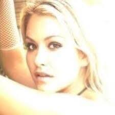 Nicole Willard's Instagram, Twitter & Facebook