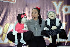 Cansız olan kuklalar vantrolog sayesinde hem hareket edebilir hem de adete konuşuyormuş izlenimi verebilir. Marmelat Kukla Aliaga Ya Geliyor Ozgurses Gazetesi