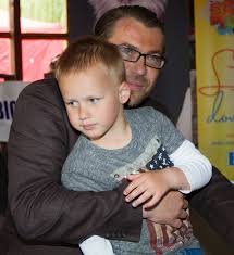 Pak se odstěhoval do prahy, ale neměl peníze a nejjednodušší způsob, jak je vadělat, byl. Borek Slezacek Divaji Se Na Me Vydesene Babyweb Cz