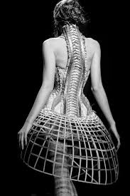 Cage Dress With Woven 3d Structure And Intricate Spine Detail Sculptural Fashion Wearable Art Alexander Mcquee Fashion Couture Fashion Sculptural Fashion