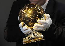 Azi are loc decernarea balonului de aur, premiul care desemnează cel mai bun fotbalist din sezonul precedent. Gala Balonul De Aur 2018 Vine Cu DouÄƒ NoutÄƒÈ›i Unde Ajung Premiile Prosport
