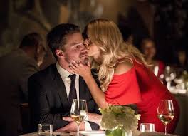 Check out the latest pictures, photos and images of stephen amell and emily bett rickards. Bild Zu Emily Bett Rickards Kinoposter Emily Bett Rickards Stephen Amell Filmstarts De