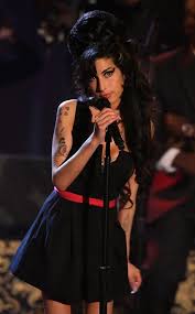 More Pics Of Amy Winehouse Strapless Dress Celebs Amy Winehouse Amy Celebridades