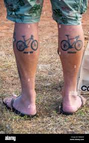 Tatuaggi al polpaccio immagini e fotografie stock ad alta risoluzione -  Alamy