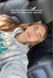 siena (@bushy._brows)