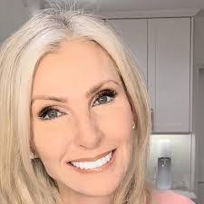 Lora Mclaughlin's Instagram, Twitter & Facebook