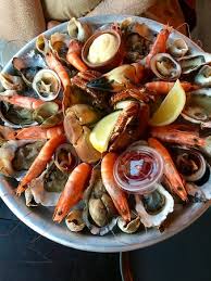 Plateau De Fruits De Mer Avec Tourteaux Picture Of Poissonnerie Restaurant L Etrille Sainte Marie La Mer Tripadvisor