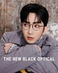 Do you like me in glasses?❔👓♥️ @thenewblackoptical #thenewblackoptical