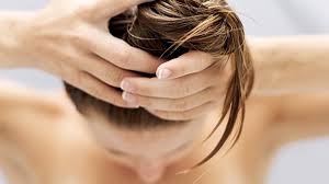 Knoblauch (allium sativum) ist rund ums jahr in fast jedem geschäft zu bekommen. Haarpflege Nicht Ubertreiben Was Haare Wirklich Schon Macht