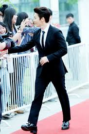 140415 V Chart Yin Yue Tai Awards With Donghae Red Carpet