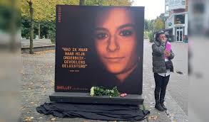 Edes slachtoffer Shelley herdacht met buitenexpositie femicide: 'Had ik de  signalen maar opgemerkt'