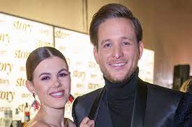 Adél csobot was born on may 9, 1994 in cámpia turzii, romania. Csobot Adel Mellvillantos Fotoja Istenes Bence Posztolta A Szexi Kepet Hazai Sztar Femina