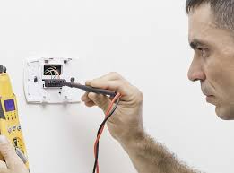 A thermostat is a control device that is used to manipulate other devices based on a temperature setting. Introduction To Thermostat Wiring Refrigeration School Inc Rsi