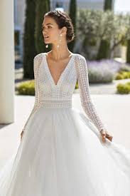 Königliches brautkleid mit schnürung am rücken und v ausschnitt passt auch grösse m. Brautmode Rosa Clara Couture Brautkleid Savana Beliebte Hochzeitskleider Brautkleid Prinzessin Kleid Hochzeit
