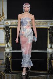 Giorgio Armani Prive Alta Costura Verao 2019 Vogue Desfiles Ideias Fashion Vestidos De Moda Feminina Moda De Alta Custura