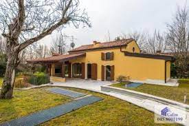 Da ville classiche che conservano lo stile medievale veronese a case moderne e lussuose con ampie stanze. Immobiliare Vr Sas Di Argentieri M C News Rustici E Casali In Vendita E Affitto A Verona