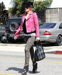 Gwen Stefani Katie Holmes And More Stars In Patterned Jeans Pink Leather Jacket Gwen Stefani Style Style