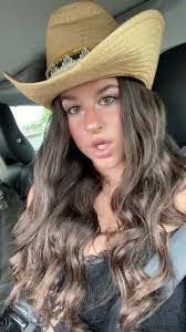 Lori Tellier's Instagram, Twitter & Facebook