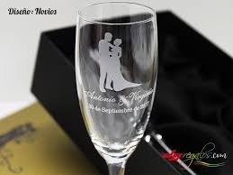 Si quieres algo más que una pareja de copas grabadas o seis copas personalizadas y deseas. Copas De Cava Grabadas Copa De Cava Copas De Novios Copas Boda