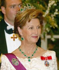 Emerald Tiaras: The Jewels of Queens Through the Ages
