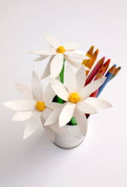The girls attended a local art festival today and were excited when they learned how to make duct tape flower pens (in minutes!). 13 Duct Tape Flowers For Kids Craft Paper Scissors