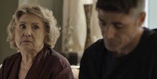 Mãe de Anthony faz striptease na rua, e modelo decide interná-la · Notícias  da TV