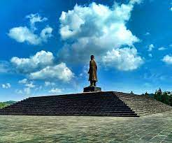 Monumen ini terletak di sobo, pakisbaru, nawangan pacitan yaitu sekitar 34 km dari pusat kota pacitan. Tak Hanya Pantai Pacitan Juga Punya Segudang Objek Wisata Keren