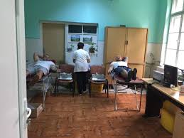 Zeci de pacienți cu afecțiuni psihice au trebuit. Se IntamplÄƒ In TimiÈ™ Au Donat Sange Au Primit Bonuri È™i Au Pus Zambete Pe Chipurile Unor Copii