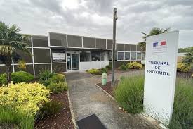 Afin de vous offrir un service de proximité et de faciliter le paiement de votre taxe spéciale annuelle sur les véhicules (vignette), la direction générale des impôts a mis en place un système innovant de paiement de cette taxe, en partenariat avec le réseau bancaire. Tribunal De Proximite Les Contentieux Du Quotidien Juges Directement Sur Place A Vire Normandie La Voix Le Bocage