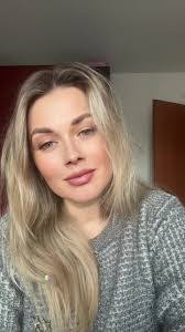 Elena Waller's Instagram, Twitter & Facebook