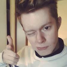 Hollie Wright (@holliewright_)