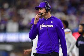Kevin O'Connell provides clarity on coaching decisions amid criticism for  how he handled Carson Wentz's shoulder injury - A to Z Sports