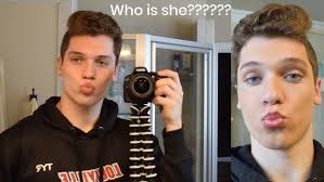 I TRY PUTTING MAKEUP ON MYSELF