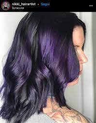 E perchè siamo convinti che il 2019 vedrà comparire sulle chiome di molte donne questo hairstyle? Capelli Viola Scuro Chiaro Melanzana Tinte E Sfumature Amica
