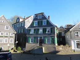 Bereits im januar 1927 ging der erste große rundfunksender auf dem 245 meter hohen hordtberg in langenberg auf sendung. View From Burgerhaus Katholische Kirche St Michael Old Church Transmitter Sender Langenberg Picture Of Altstadt Langenberg Velbert Tripadvisor