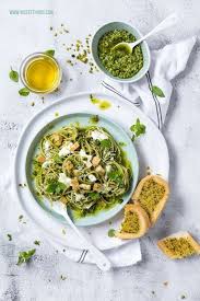 Pasta Mit Pistazien Pesto Burrata Und Krauterbaguette Knuspertopping Nicest Things Rezepte Burrata Rezepte Pistazienpesto