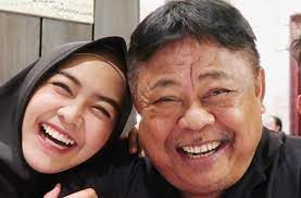 Bahkan saat pemakaman sore tadi. Jarang Terekspose Tingkah Ayah Ria Ricis Yang Nggak Kalah Kocak Matamata Com