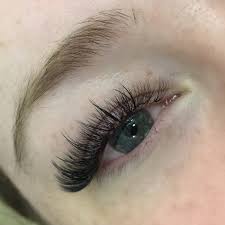 Even though there are four main styles, there can be large taylor swift is regularly seen with the cat eye style lash extensions that are perfect for her upturned. Eye Shapes And Eyelash Extensions What Works Best For You Lady Lash