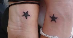 Disenos De Estrellas Para La Muneca Tatuajes Muneca Estrella Tatuajes Que Hacen Juego Tatuajes Pequenos Mujer