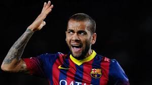 يلعب بمركز الظهير الأيمن مع نادي ساو باولو والمنتخب البرازيلي. Ø¯Ø§Ù†ÙŠ Ø£Ù„ÙÙŠØ´ ÙŠÙ‡Ø¯Ø¯ Ø³Ø£Ø±Ø­Ù„ Ø¹Ù† Ø¨Ø±Ø´Ù„ÙˆÙ†Ø© Ø¨Ø³Ø¨Ø¨ Ø§Ù„Ø§Ù†ØªÙ‚Ø§Ø¯Ø§Øª