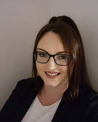 🌟 Meet Cass 🌟 Hi, I'm Cass! I love being able to help people live their  best lives, their way. There's nothing more rewarding than empowering  others to achieve their goals and