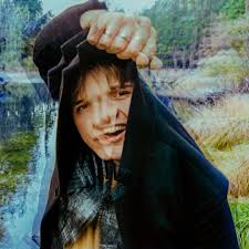 Listen to USMO by John-Robert in random playlist online for free