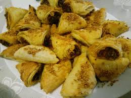 akissmutfak hazir yufka ile yesil mercimekli borek gida yemek tarifleri sebzeler