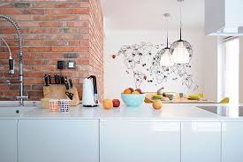 Ideas para decorar una cocina blanca con toques de color