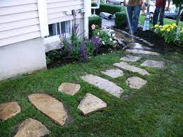 Learn how to lay a budget friendly gravel path here! Building A Stone Walkway How Tos Diy