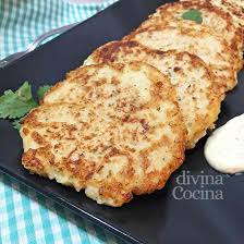 Junto con la cremosa coliflor. Tortitas De Coliflor Faciles Receta De Divina Cocina