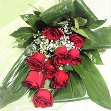 Scegli l'immagine mazzo di rose rosse perfetta per il tuo progetto. Mazzo Di Rose Rosse La Violetta Fiorai Da Due Generazioni