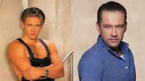 Als gladgeschoren broekie werd reinout oerlemans dankzij goede tijden, slechte tijden in één klap een bekende nederlander. De Zes Zinderende Hunks Van Gtst