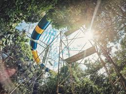 En quelques secondes vous atteignez la vitesse vertigineuse de 105 km/h ! Le Plus Long Toboggan Aquatique Du Monde Traverse Plus D Un Kilometre De Jungle