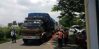 Organisasi dan tata kerja departemen perhubungan. Siap Siap Truk Kelebihan Muatan Akan Ditindak Mulai 9 Maret 2020 Merdeka Com